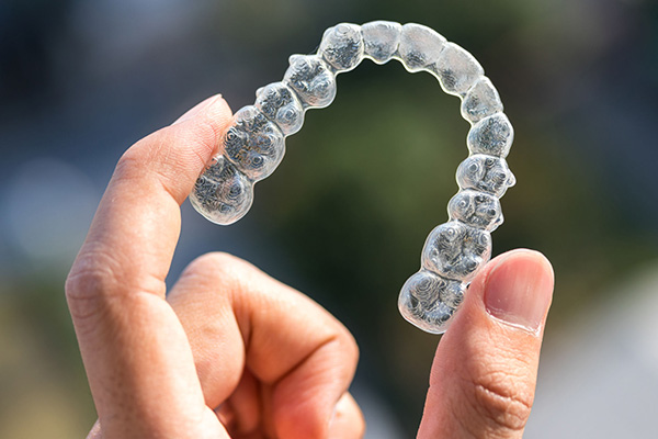 Son dolorosos los ataches de Invisalign